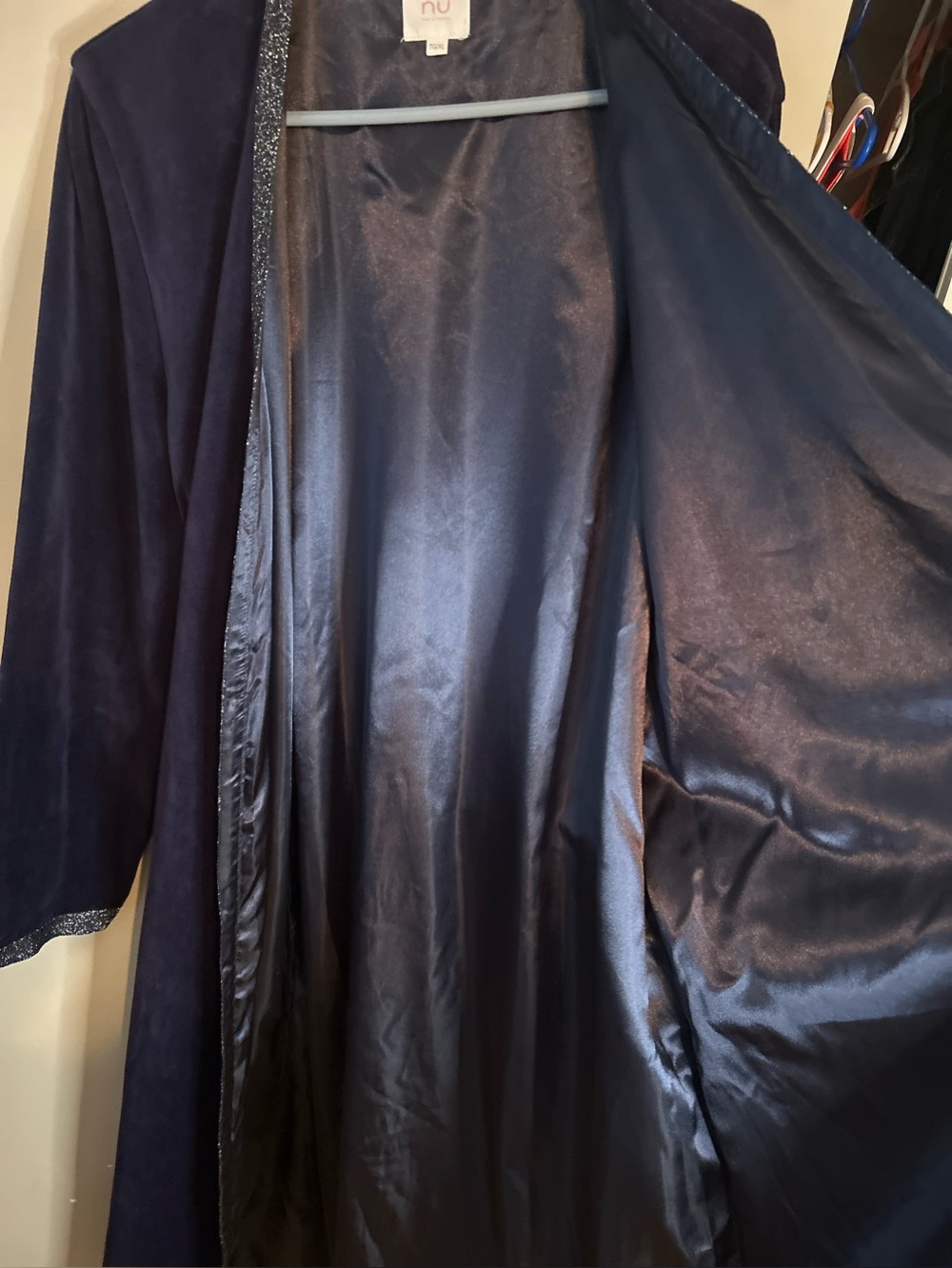Simons Nu velvet robe - Picture 10 of 14